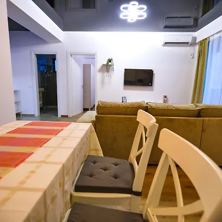 Pura Vida Mamaia Nord 公寓式酒店 那沃达利